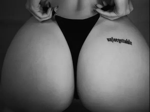 OnlyFans cuenta yourinkedgirlfriend header 2