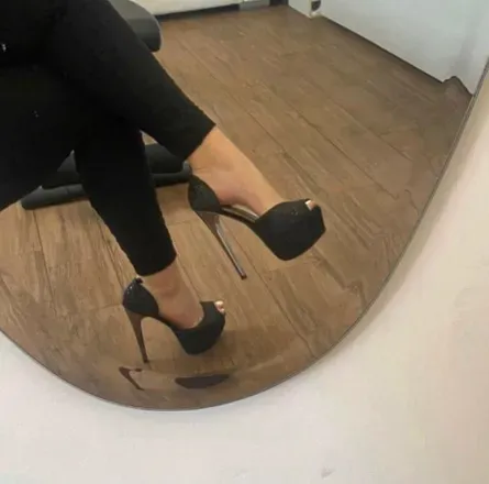 OnlyFans account  piedidimissdiana avatar 1
