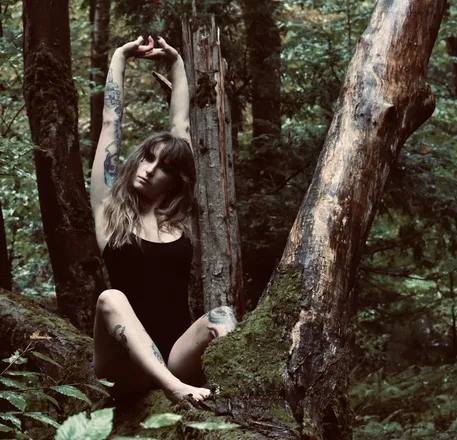 OnlyFans account  trailerswift13 header 2