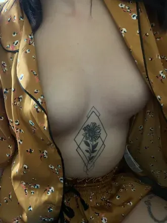 OnlyFans cuenta littlebeehotwife avatar 1