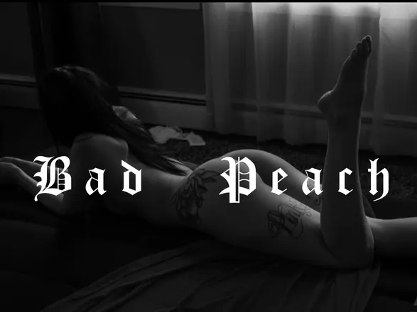 OnlyFans cuenta thebadpeach header 2