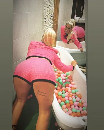 OnlyFans cuenta stawberrysauce header 2