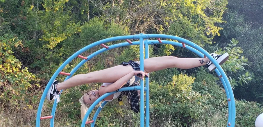 OnlyFans cuenta bendyblondebabe32 header 2