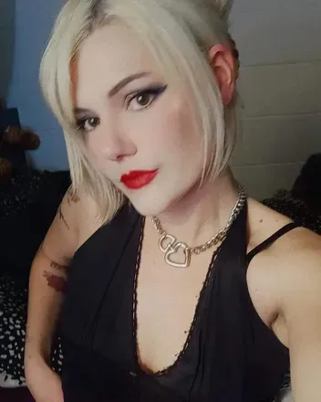 OnlyFans cuenta z0mbee avatar 1