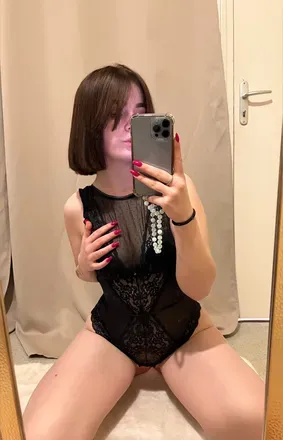 OnlyFans account  moonnaaa avatar 1