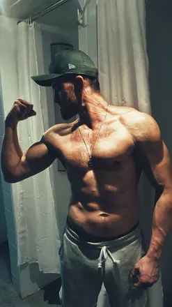 OnlyFans cuenta tom.shiro.fit header 2