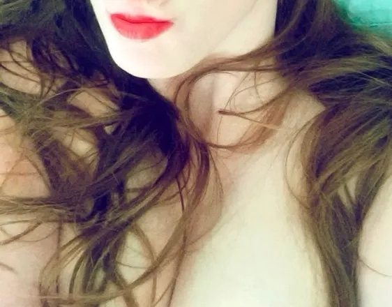 OnlyFans account  porcelaingoddesss header 2