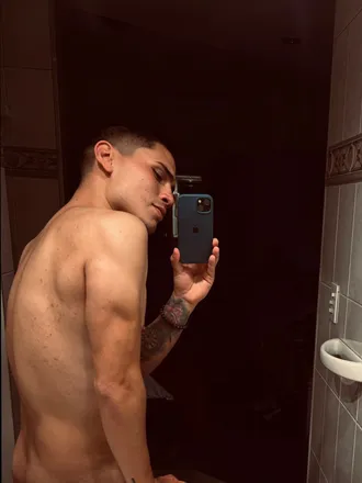 OnlyFans cuenta jjamesbakerr header 2