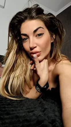 OnlyFans account  hellensins avatar 1