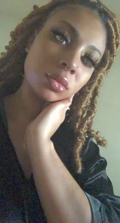 OnlyFans cuenta prettylightskinthang header 2
