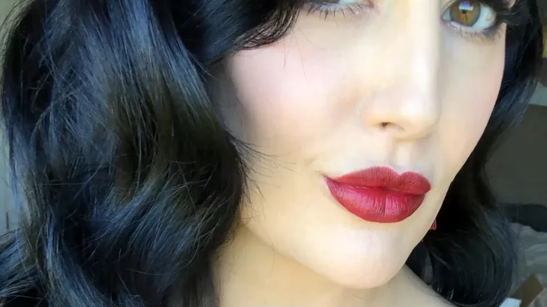 OnlyFans account  lolaslusciouslips23 header 2