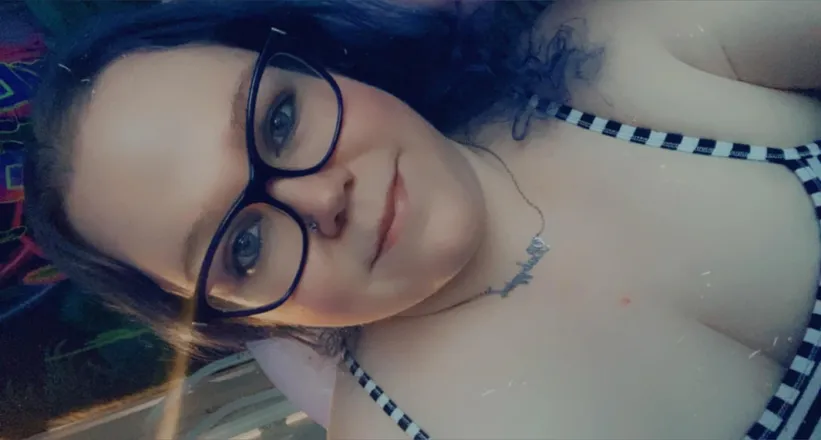 OnlyFans cuenta karissakaej header 2