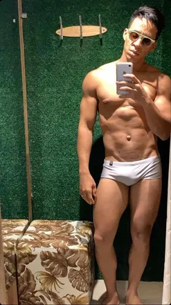 OnlyFans cuenta closetclothingoficial header 2