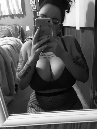 OnlyFans account  urfourleafclover header 2