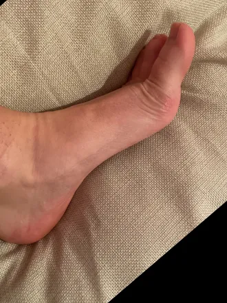 OnlyFans account  barefoot_princess_bunny header 2