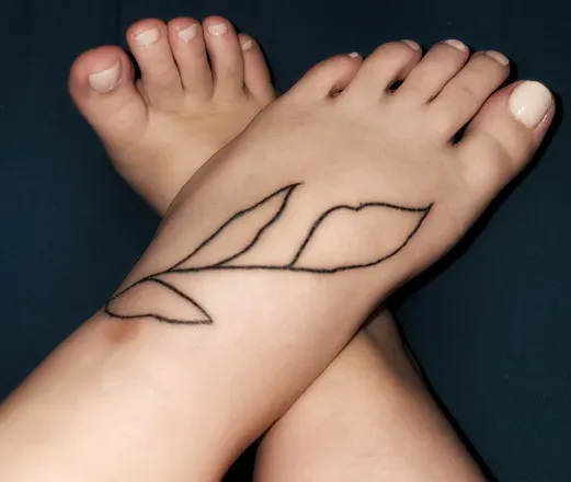 OnlyFans cuenta petitefeetthiccheeks header 2