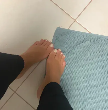 OnlyFans account  petitefeets96 avatar 1