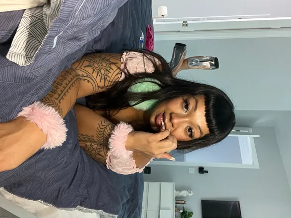 OnlyFans cuenta gushy_irl header 2