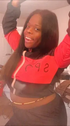 OnlyFans account  e__shirley avatar 1