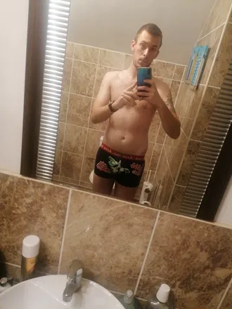 OnlyFans account  loombe header 2