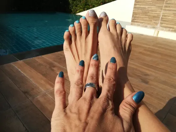 OnlyFans account  hertravelfeet avatar 1