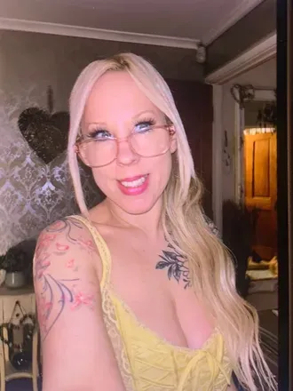 OnlyFans account  sexypetiteblonde1 avatar 1