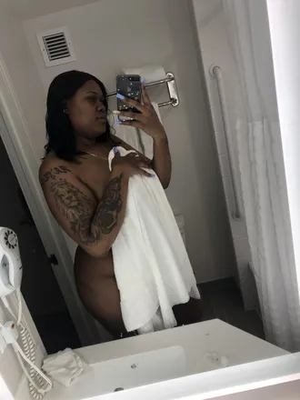 OnlyFans cuenta realistchick header 2