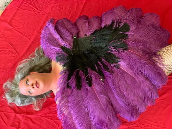 OnlyFans cuenta burlesquewife header 2