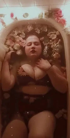 OnlyFans cuenta goldenalaskaqueen420 header 2