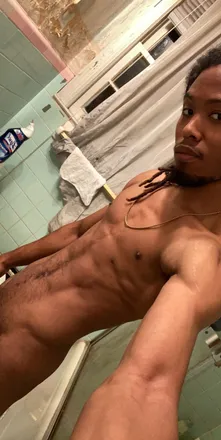 OnlyFans cuenta youngjock69 header 2