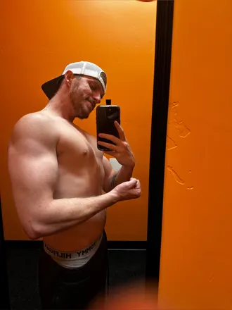 OnlyFans account  chrish1700 header 2