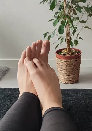 OnlyFans account  marieesfeet avatar 1