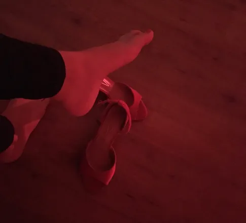 OnlyFans cuenta smallfeetkiki header 2