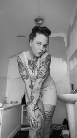 OnlyFans cuenta misshottattoogirl header 2