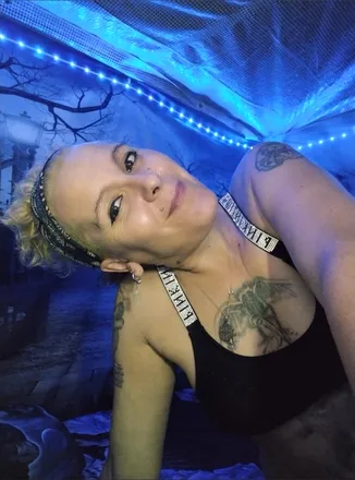 OnlyFans cuenta ladycrowtatto header 2