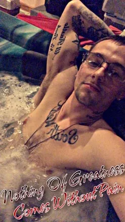 OnlyFans account  thekingsmokedout header 2