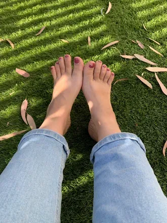 OnlyFans cuenta zoehasfeet avatar 1