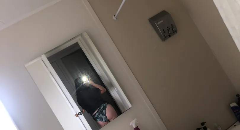 OnlyFans cuenta tyla_r18 header 2