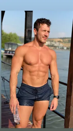 OnlyFans cuenta roberto4ever3 avatar 1