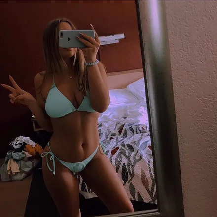 OnlyFans cuenta yourstrulychelsi header 2