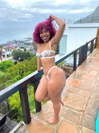 OnlyFans cuenta xoli_mfeka header 2
