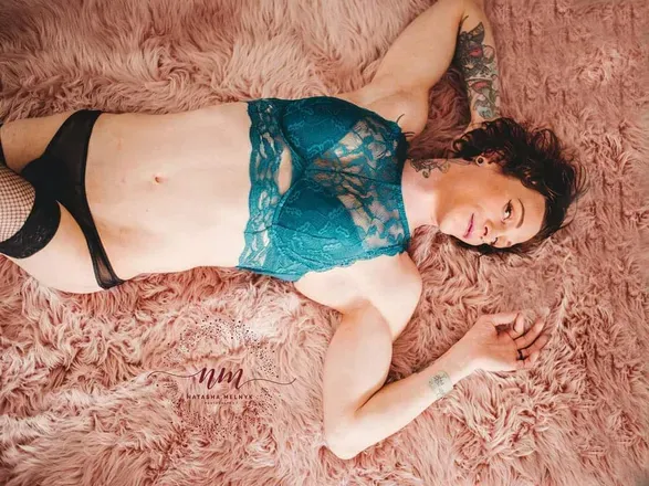 OnlyFans cuenta rosiedahl header 2