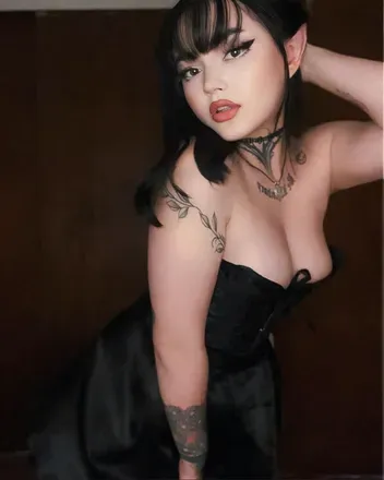 OnlyFans account  yeliquinn avatar 1