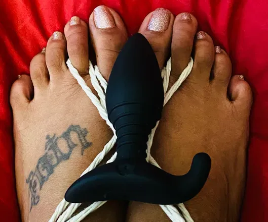 OnlyFans account  phoenix_red69 header 2