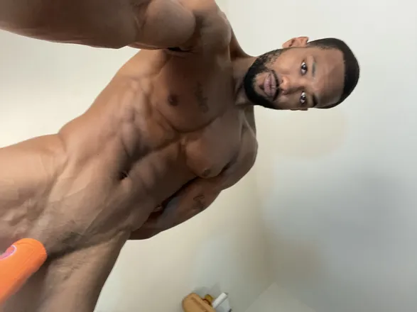 OnlyFans cuenta luvmuscl3 header 2