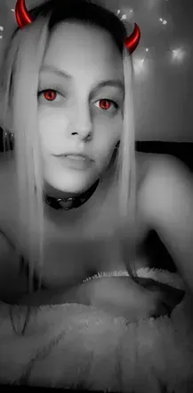 OnlyFans cuenta aralynnfireborn header 2