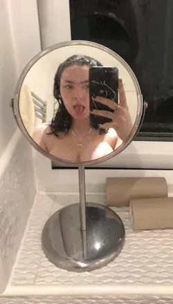 OnlyFans cuenta charvagoffprincess header 2