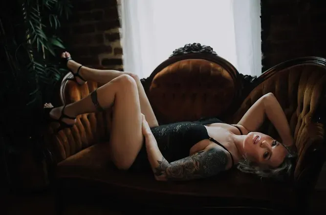 OnlyFans cuenta justifiablyjamie header 2