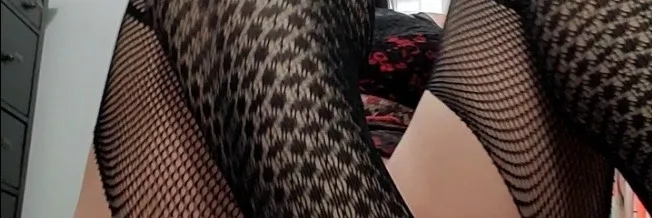 OnlyFans cuenta thighhighwife header 2