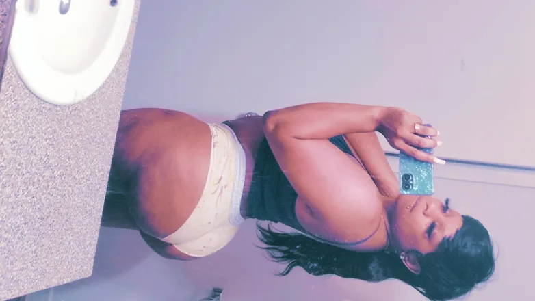 OnlyFans cuenta thewettestjewel header 2